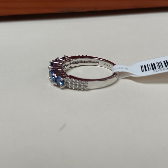 925 Sterling Silver Ring - Picture 3 of 3